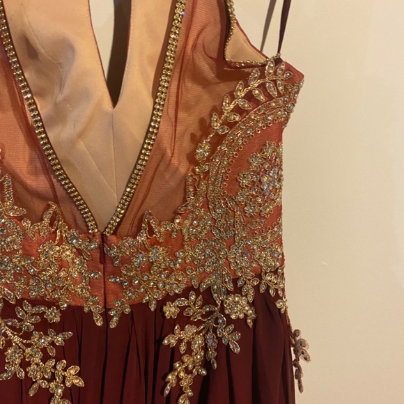 Beautiful Maroon/burgundy flowy prom dress - Picture 7 of 9